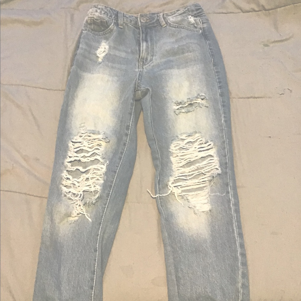Ripped mom jeans/boyfriend jeans